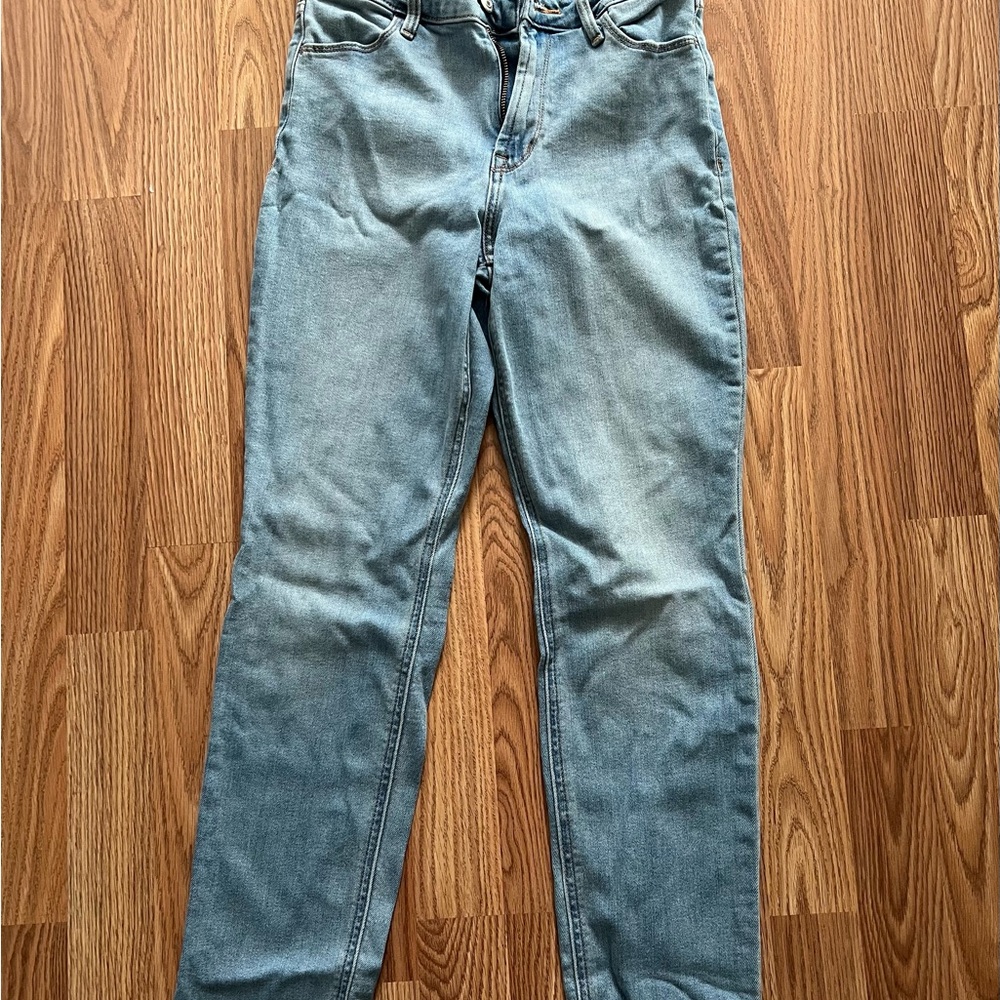 Old Navy women’s Light Blue Straight Jeans